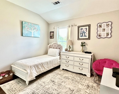 817 Tapestry Cv - Photo Thumbnail 17
