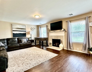 817 Tapestry Cv - Photo Thumbnail 7