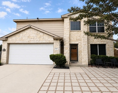 817 Tapestry Cv - Photo Thumbnail 2
