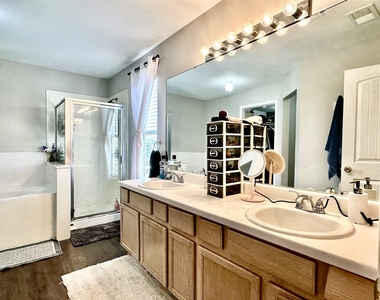 817 Tapestry Cv - Photo Thumbnail 14