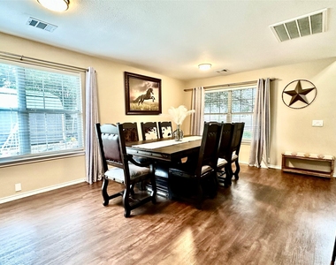 817 Tapestry Cv - Photo Thumbnail 4