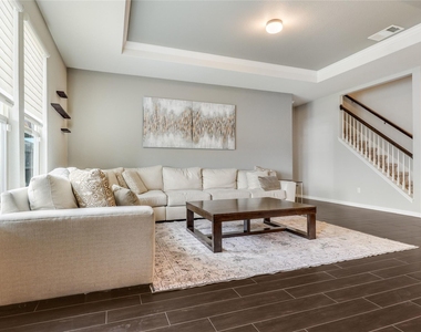 7013 Armagh Dr - Photo Thumbnail 4
