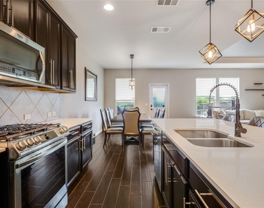 7013 Armagh Dr - Photo Thumbnail 9