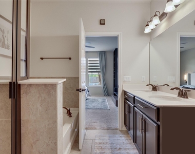 7013 Armagh Dr - Photo Thumbnail 26