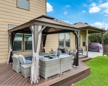 7013 Armagh Dr - Photo Thumbnail 34