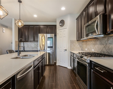 7013 Armagh Dr - Photo Thumbnail 8