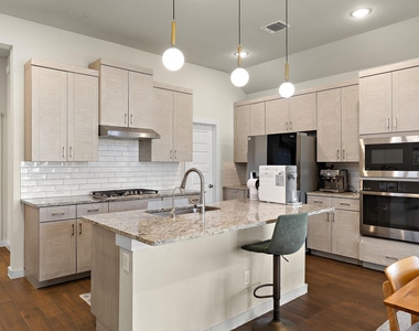 120 Upland Dr - Photo Thumbnail 7