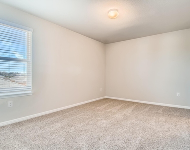 121 Freedom Park Ave - Photo Thumbnail 19