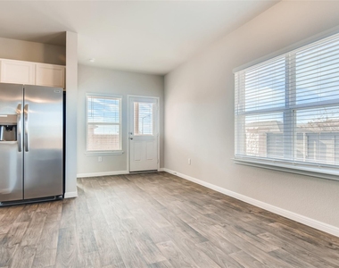 121 Freedom Park Ave - Photo Thumbnail 8