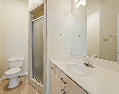502 Gregory Ct - Photo Thumbnail 12