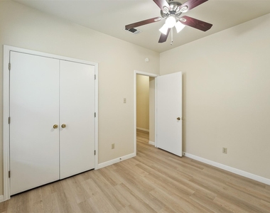 502 Gregory Ct - Photo Thumbnail 14