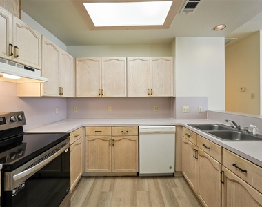 502 Gregory Ct - Photo Thumbnail 10