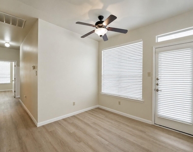 502 Gregory Ct - Photo Thumbnail 7