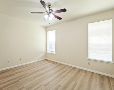 502 Gregory Ct - Photo Thumbnail 11