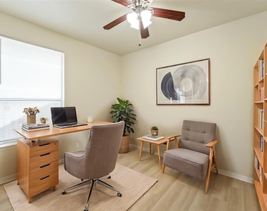 502 Gregory Ct - Photo Thumbnail 3