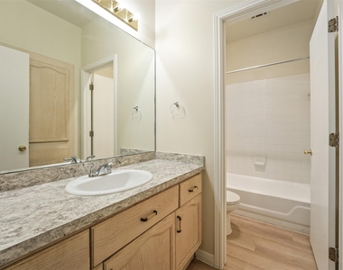 502 Gregory Ct - Photo Thumbnail 15