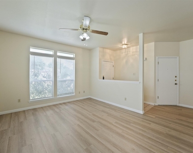 502 Gregory Ct - Photo Thumbnail 6