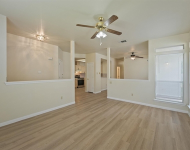 502 Gregory Ct - Photo Thumbnail 5