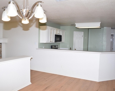 2418 Willow Way - Photo Thumbnail 8