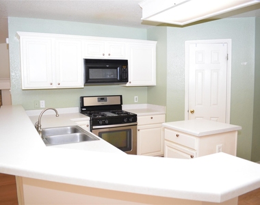 2418 Willow Way - Photo Thumbnail 6