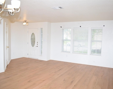 2418 Willow Way - Photo Thumbnail 4