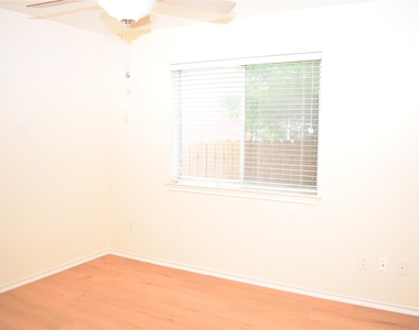 2418 Willow Way - Photo Thumbnail 18