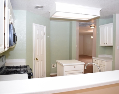 2418 Willow Way - Photo Thumbnail 7