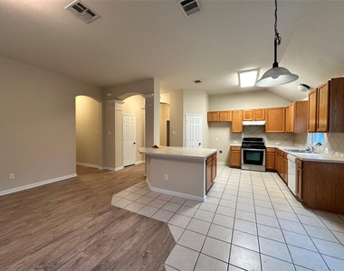 315 Sendero Ln - Photo Thumbnail 6