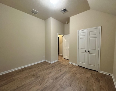 315 Sendero Ln - Photo Thumbnail 11