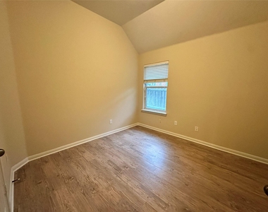 315 Sendero Ln - Photo Thumbnail 10
