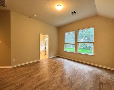 315 Sendero Ln - Photo Thumbnail 8