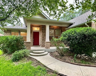 315 Sendero Ln - Photo Thumbnail 2