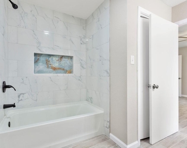 9604 Crown Ridge Dr - Photo Thumbnail 14