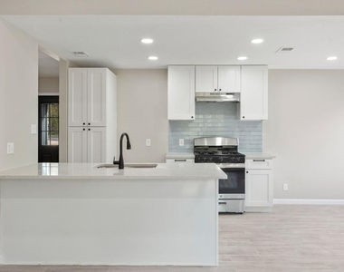 9604 Crown Ridge Dr - Photo Thumbnail 5