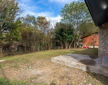 9604 Crown Ridge Dr - Photo Thumbnail 22