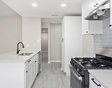 9604 Crown Ridge Dr - Photo Thumbnail 3