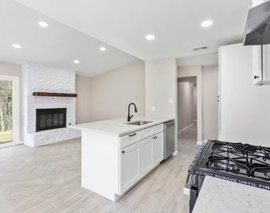 9604 Crown Ridge Dr - Photo Thumbnail 9