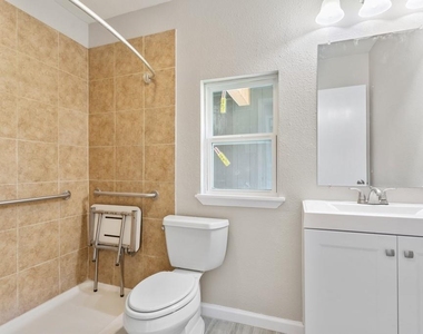 9604 Crown Ridge Dr - Photo Thumbnail 15