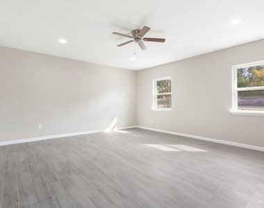 9604 Crown Ridge Dr - Photo Thumbnail 18