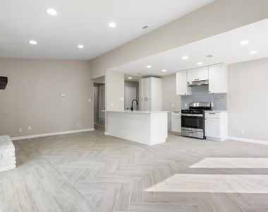 9604 Crown Ridge Dr - Photo Thumbnail 7