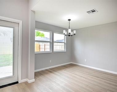 7720 Honeysuckle Dr - Photo Thumbnail 11