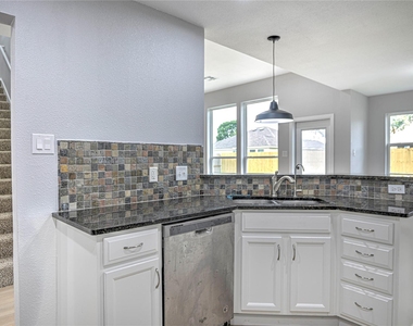 7720 Honeysuckle Dr - Photo Thumbnail 15