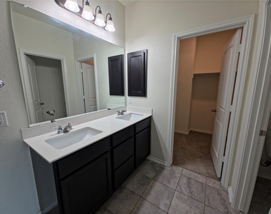 13717 Montpelier St - Photo Thumbnail 11