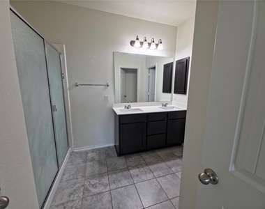 13717 Montpelier St - Photo Thumbnail 10
