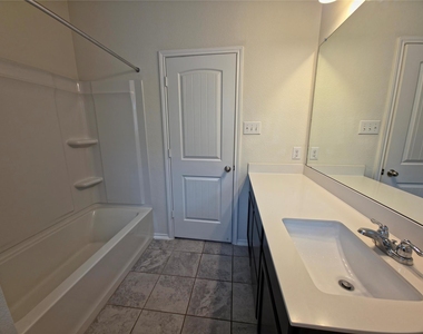 13717 Montpelier St - Photo Thumbnail 16