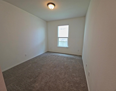 13717 Montpelier St - Photo Thumbnail 17