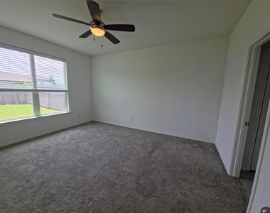 13717 Montpelier St - Photo Thumbnail 9