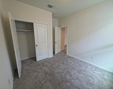 13717 Montpelier St - Photo Thumbnail 14