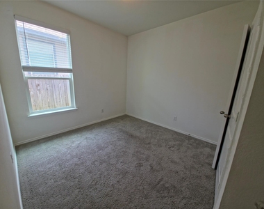 13717 Montpelier St - Photo Thumbnail 12