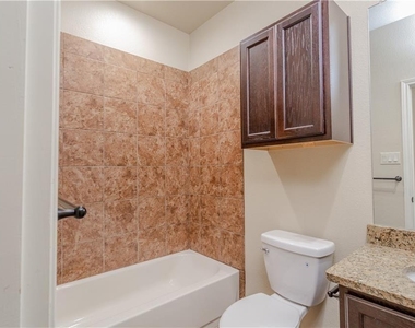 421 Jack Rabbit Ln - Photo Thumbnail 7